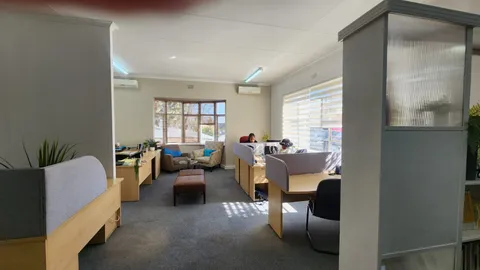 12 Bolton Road, Parkwood has a 600m² Office Building Available For Sale (3)